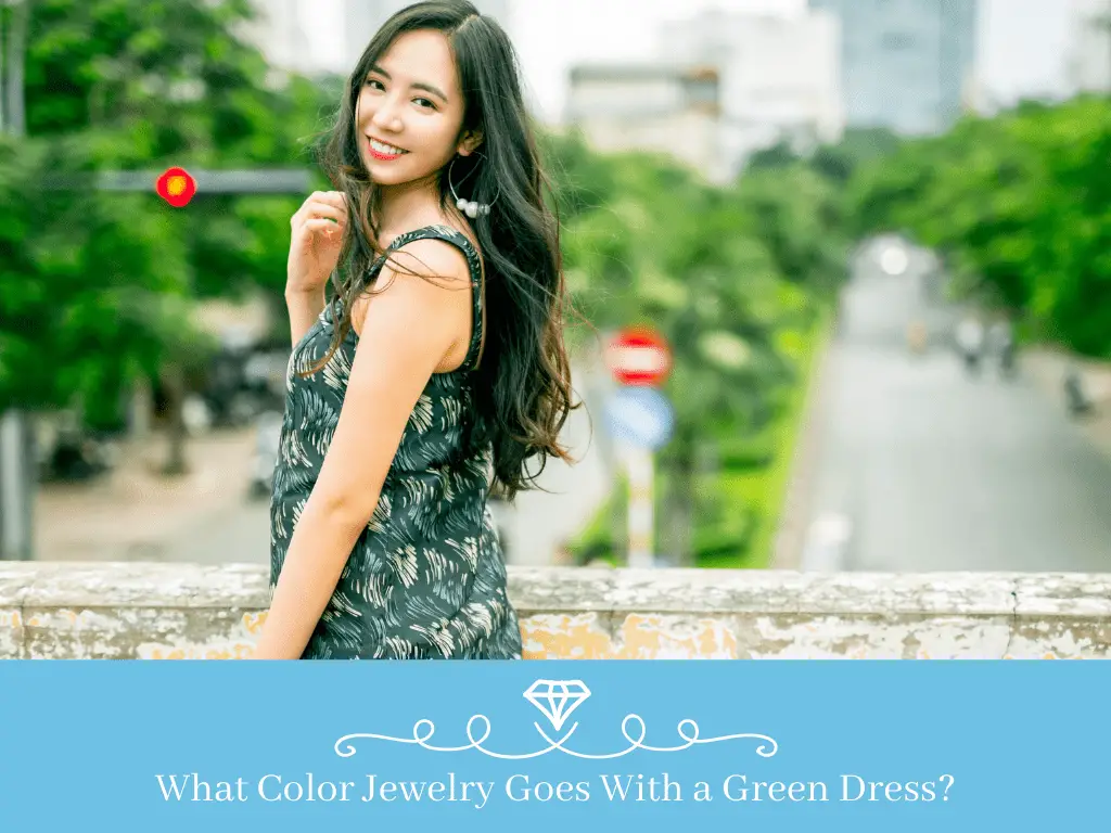 what color jewelry goes with a green dress