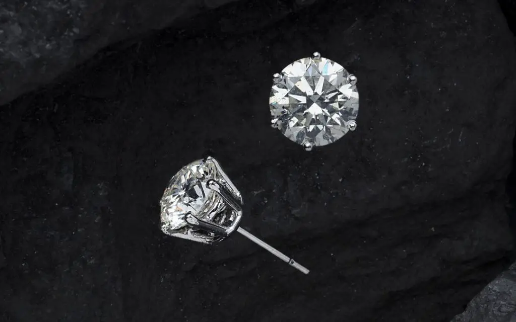 Importance of Cleaning Diamond Earrings
